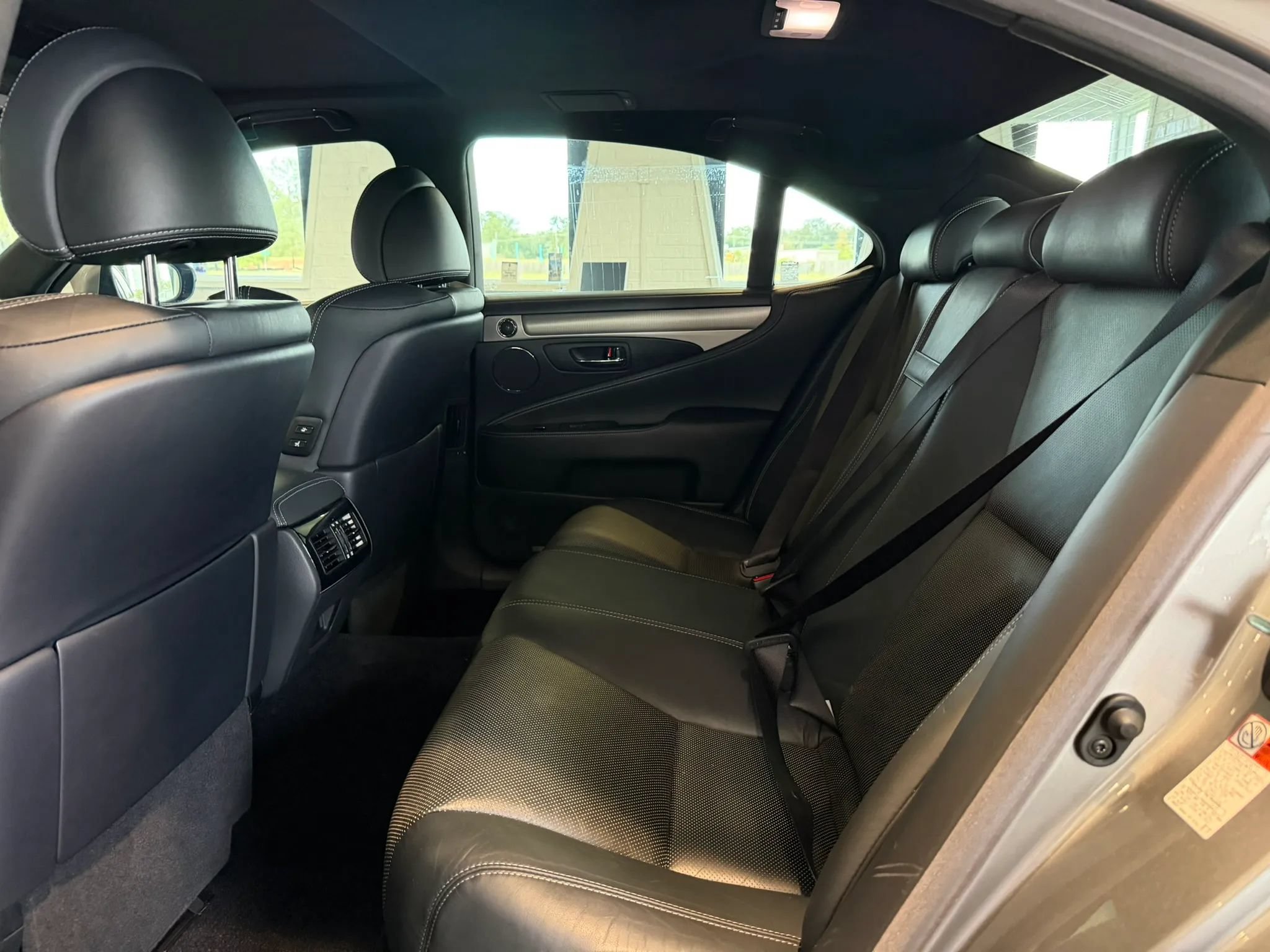 Used 2016 Lexus LS 460 w/ F Sport Package RWD image 18