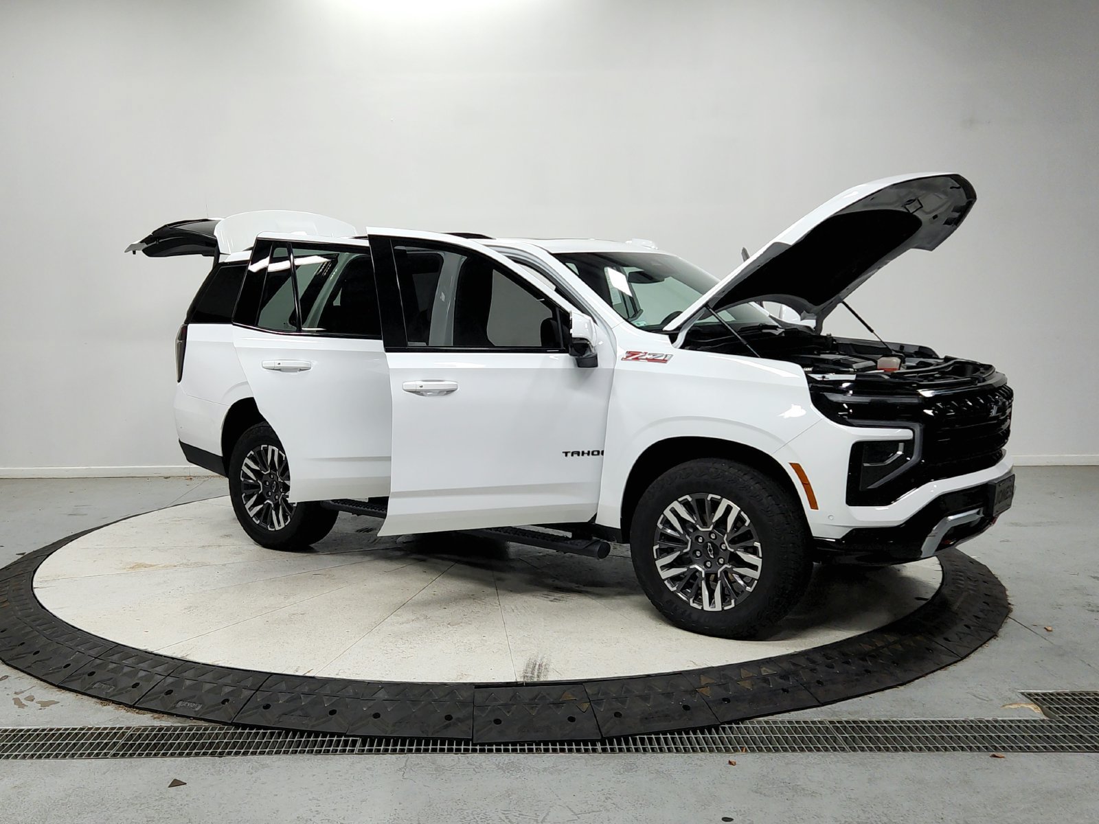 Used 2026 Chevrolet Tahoe Z71 w/ Comfort Package AWD/4WD image 10