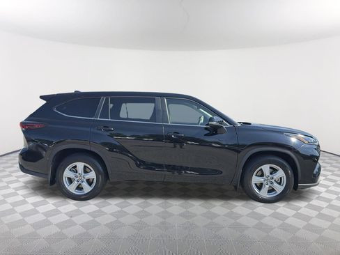 Certified 2024 Toyota Highlander LE AWD/4WD image 18