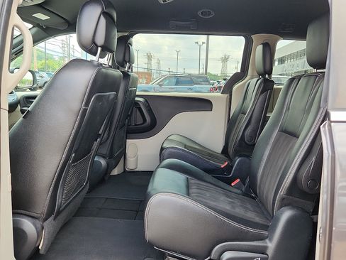 Used 2020 Dodge Grand Caravan SXT FWD image 10