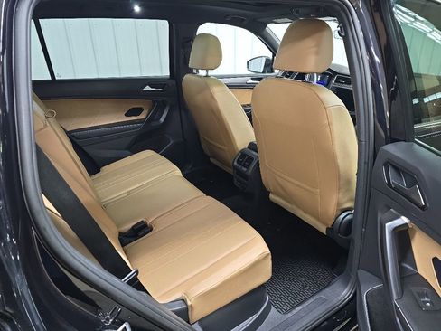 Used 2023 Volkswagen Tiguan SE AWD/4WD image 18