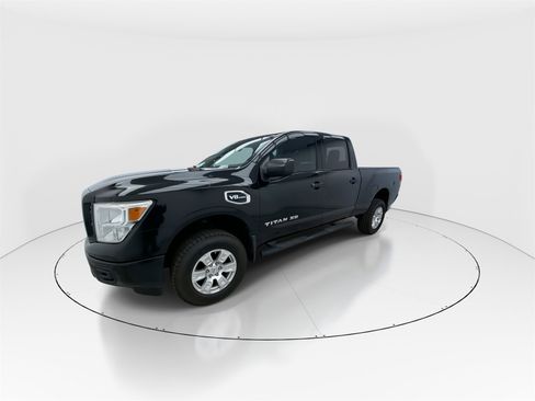 Used 2017 Nissan Titan S image 4