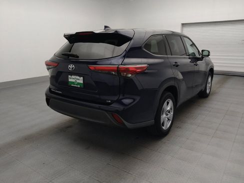 Used 2021 Toyota Highlander LE FWD image 9