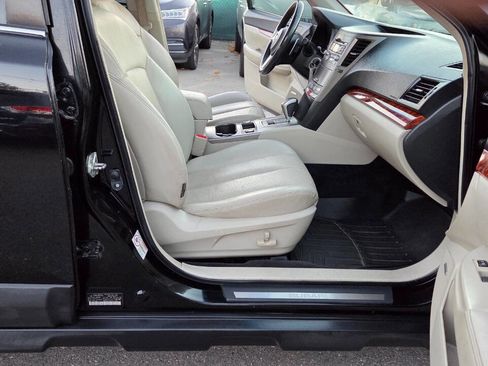 Used 2011 Subaru Outback 2.5i Limited w/ PWR Moonroof Pkg image 40