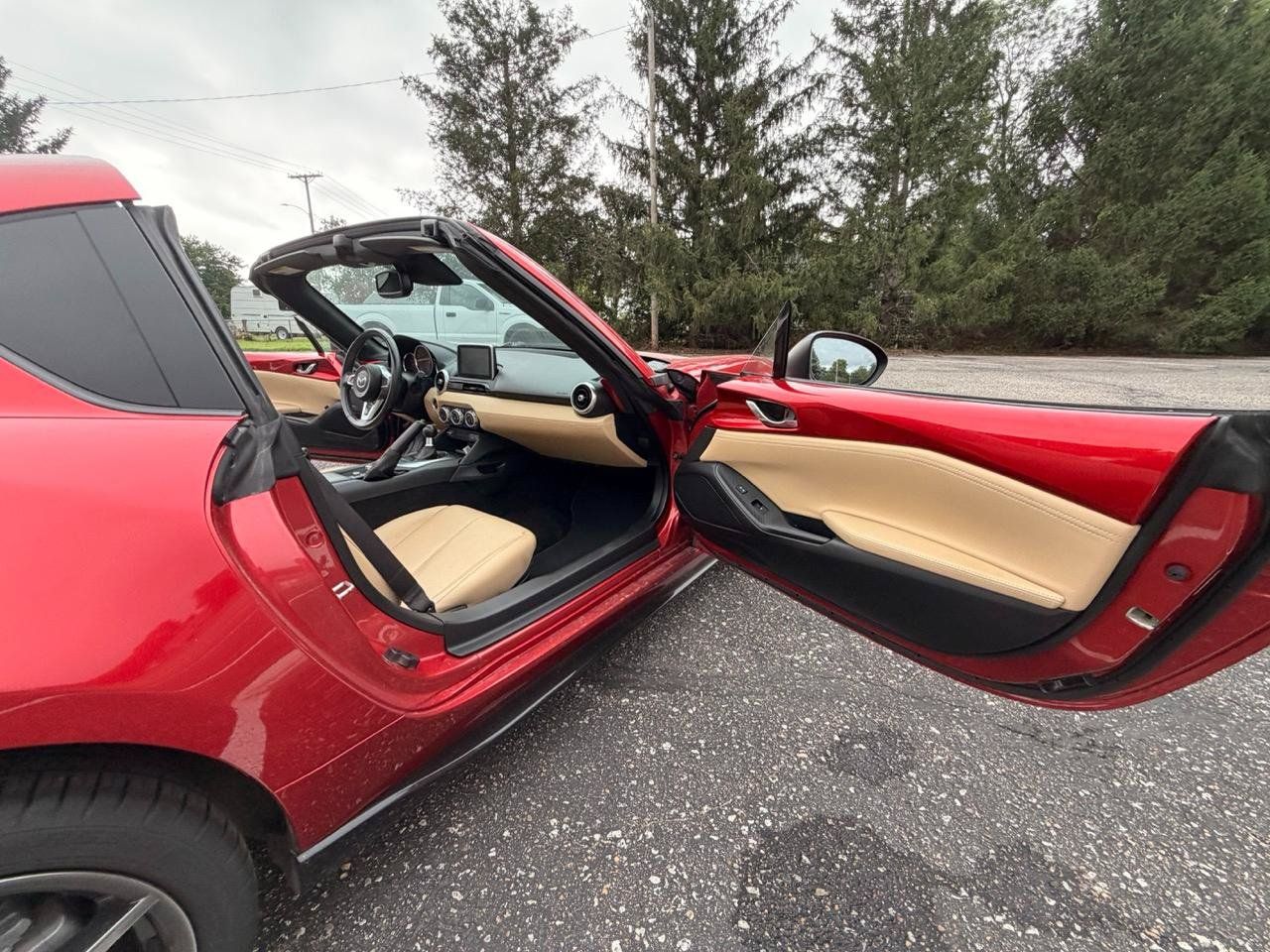 Used 2017 MAZDA MX-5 Miata RF Grand Touring w/ Appearance Package RWD image 16