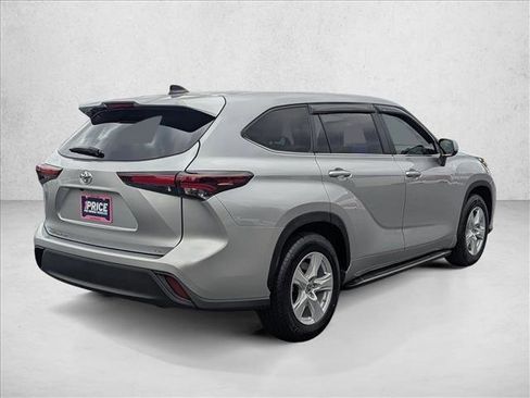 Certified 2024 Toyota Highlander LE image 5