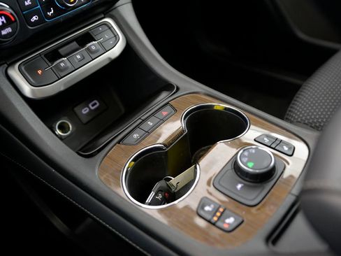 Used 2023 GMC Acadia SLE w/ Driver Convenience Package image 26