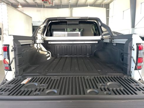 Used 2024 Nissan Frontier SV w/ Hardbody Edition image 17