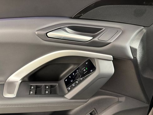 Used 2025 Audi Q5 Premium w/ Convenience Package image 10