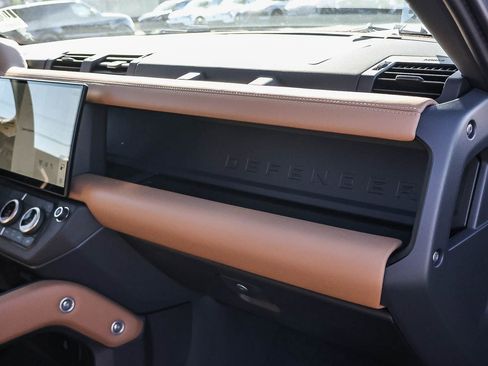 New 2026 Land Rover Defender 110 X-Dynamic SE AWD/4WD image 18