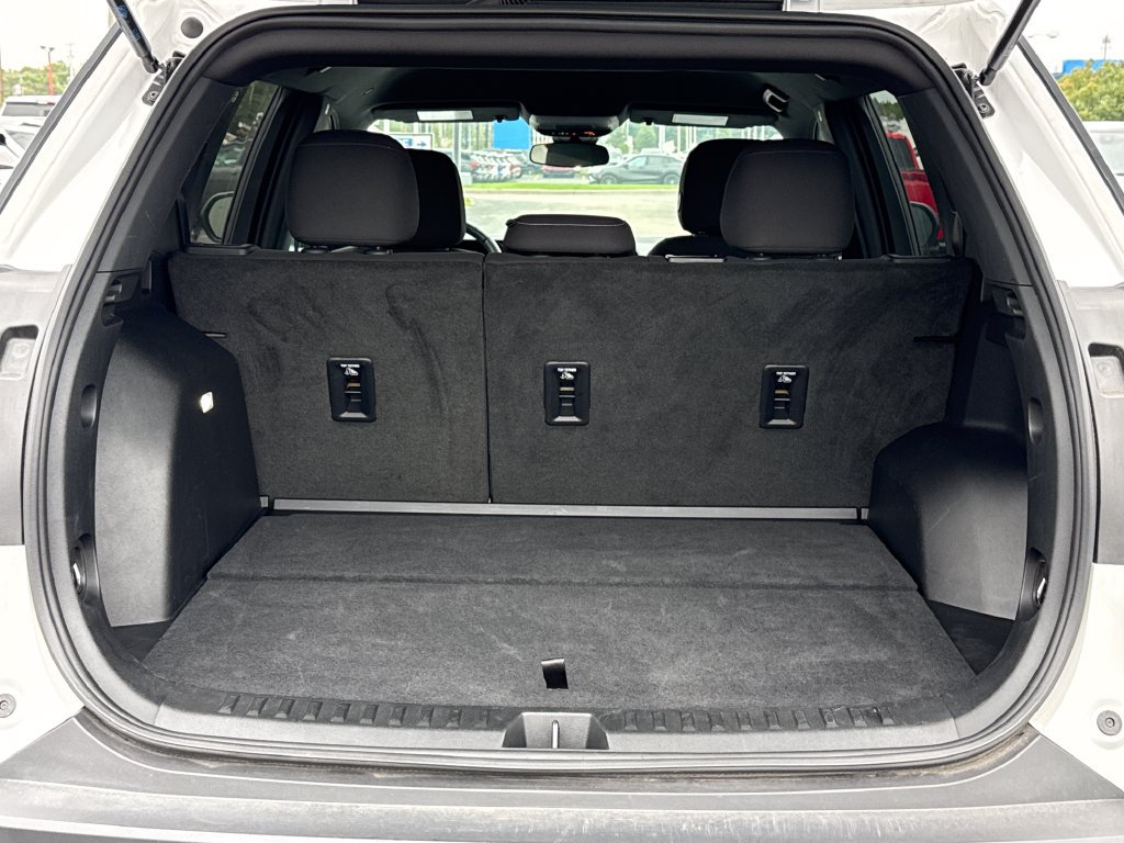 Certified 2025 GMC Terrain Elevation AWD/4WD image 8