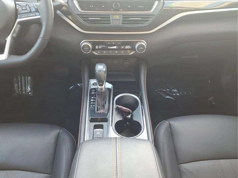 Used 2023 Nissan Altima 2.0 SR FWD image 12