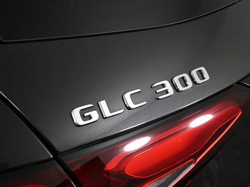 Used 2025 Mercedes-Benz GLC 300 4MATIC image 27