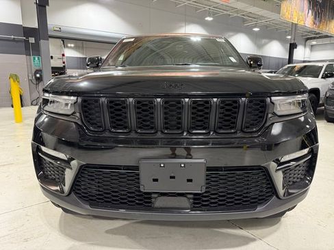 New 2025 Jeep Grand Cherokee Limited w/ Black Appearance Package image 2