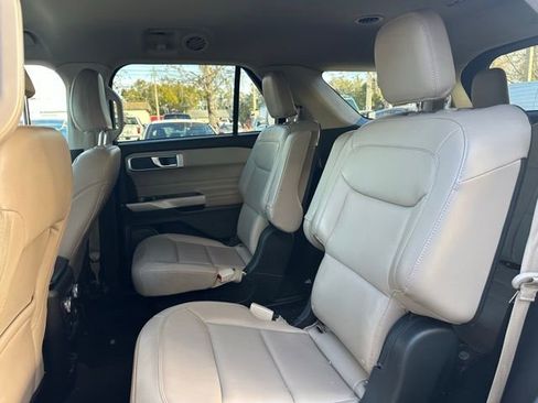 Used 2022 Ford Explorer XLT w/ Equipment Group 202A image 11