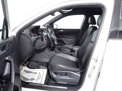 Used 2021 Volkswagen Tiguan SE R-Line AWD/4WD image 22