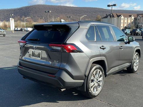 Used 2023 Toyota RAV4 XLE Premium image 7