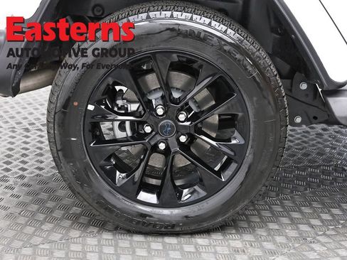 Used 2025 Jeep Wrangler Unlimited Sahara AWD/4WD image 30
