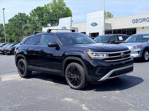 Used 2023 Volkswagen Atlas Cross Sport SE w/ Panoramic Sunroof Package FWD image 2