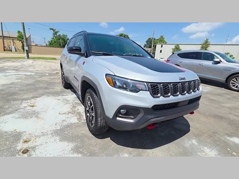 Used 2024 Jeep Compass Trailhawk AWD/4WD image 29