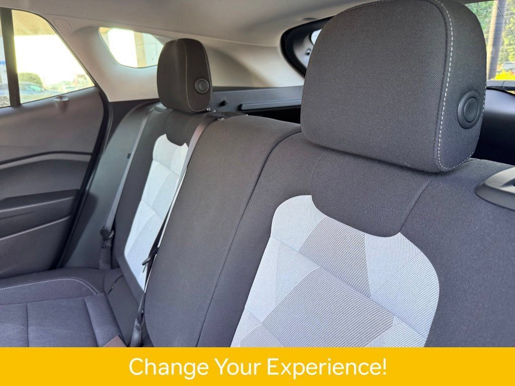 Used 2024 Chevrolet Trax LS w/ LS Convenience Package FWD image 16