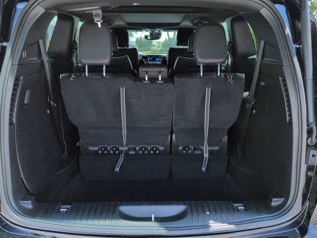 Used 2026 Chrysler Pacifica Limited FWD image 13