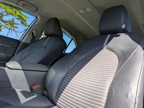Used 2021 Toyota Camry SE FWD image 14