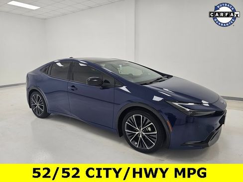 Used 2025 Toyota Prius XLE image 1