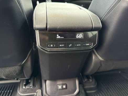 Used 2021 Toyota Highlander XLE FWD image 38