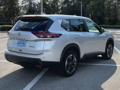 Used 2024 Nissan Rogue SV image 8