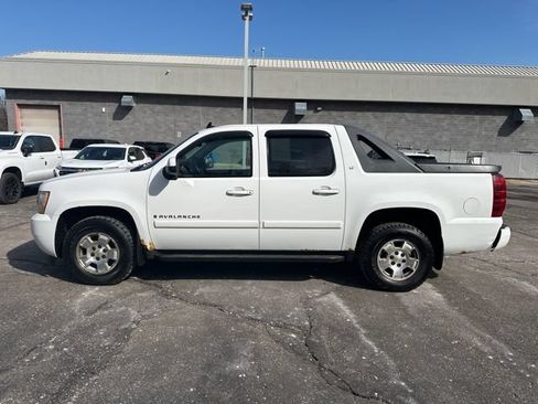 Used 2007 Chevrolet Avalanche LT w/ LT Preferred Equipment Group AWD/4WD image 2