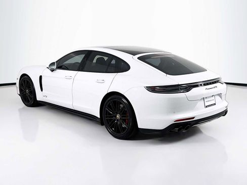 Used 2022 Porsche Panamera GTS image 3