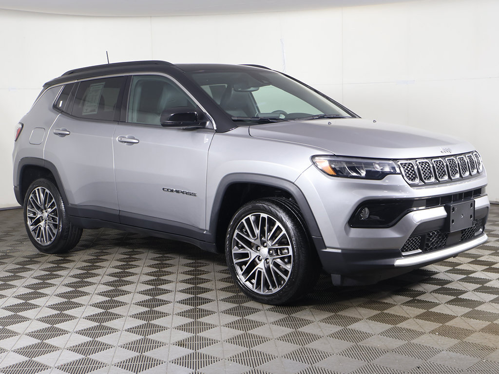 Used 2023 Jeep Compass Limited w/ Sun and Sound Group AWD/4WD image 3