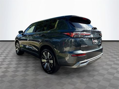 New 2025 Mitsubishi Outlander SE image 7