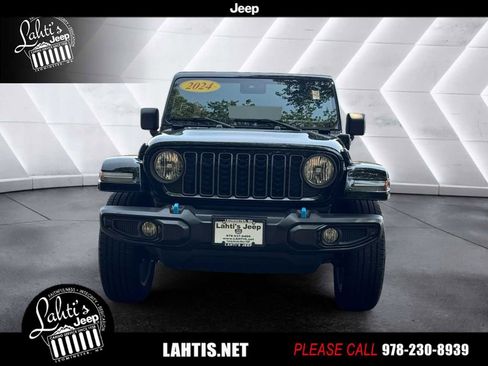 Used 2024 Jeep Wrangler Unlimited w/ Convenience Group image 2