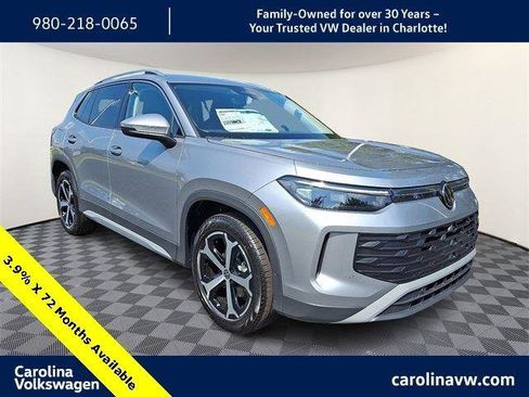 New 2025 Volkswagen Tiguan SE image 1