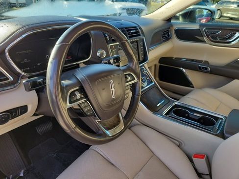 Used 2017 Lincoln Continental Select image 21
