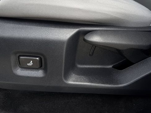 Used 2025 Toyota Tacoma TRD Sport AWD/4WD image 26