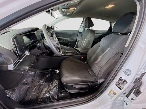 Used 2025 Hyundai Elantra SE FWD image 21