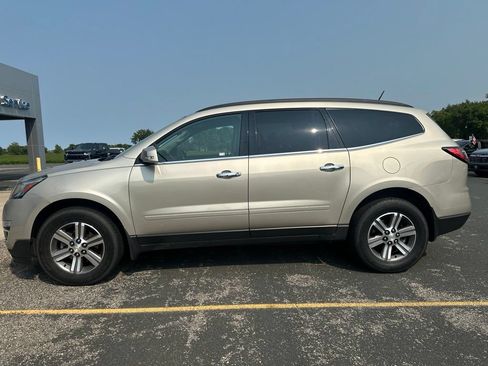 Used 2017 Chevrolet Traverse LT AWD/4WD image 3