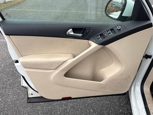 Used 2014 Volkswagen Tiguan SE image 20