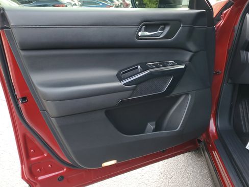 Used 2022 Nissan Pathfinder SV image 17