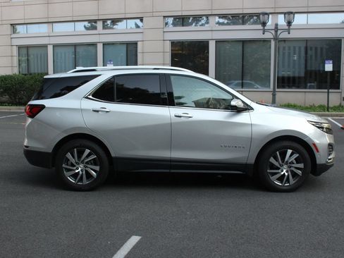 Used 2022 Chevrolet Equinox Premier AWD/4WD image 6
