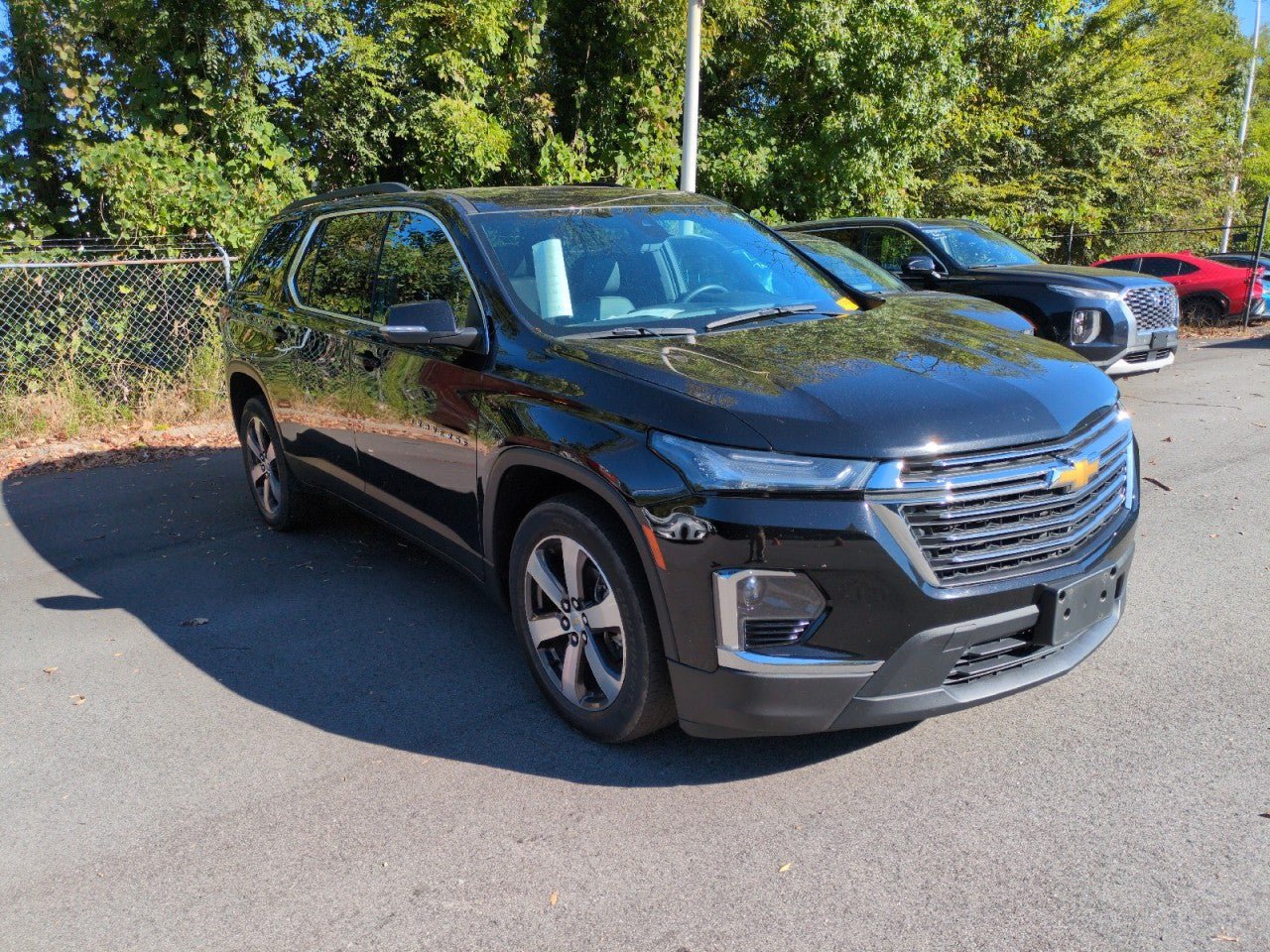 Used 2023 Chevrolet Traverse LT w/ LT Premium Package AWD/4WD image 1
