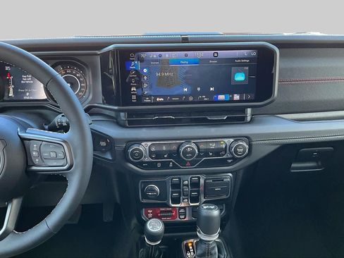 Used 2025 Jeep Wrangler Unlimited Rubicon w/ Convenience Group AWD/4WD image 7