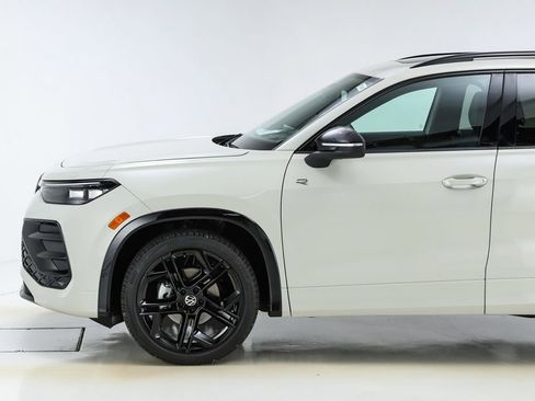 New 2026 Volkswagen Tiguan SE R-Line image 3