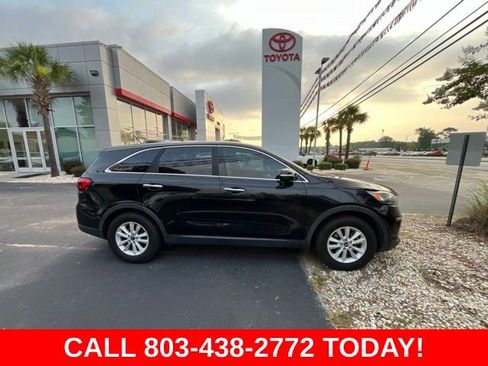 Used 2019 Kia Sorento FWD image 2
