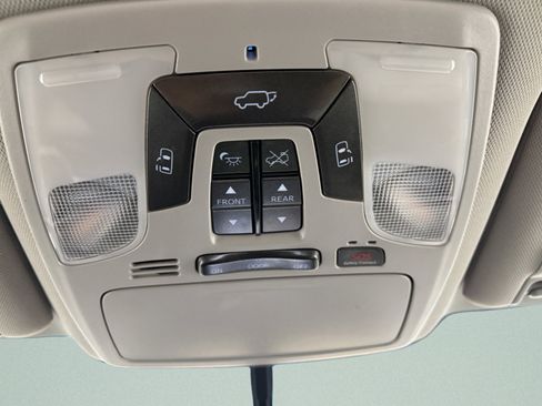 Used 2015 Toyota Sienna Limited image 30