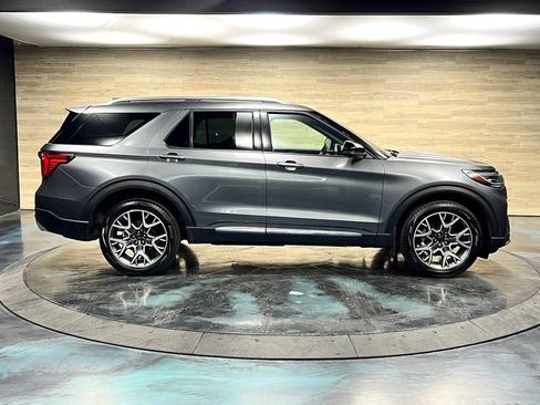 Used 2025 Ford Explorer Platinum w/ Ultimate Package AWD/4WD image 29