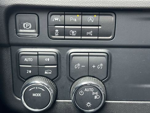 Used 2025 Chevrolet Tahoe LT AWD/4WD image 30